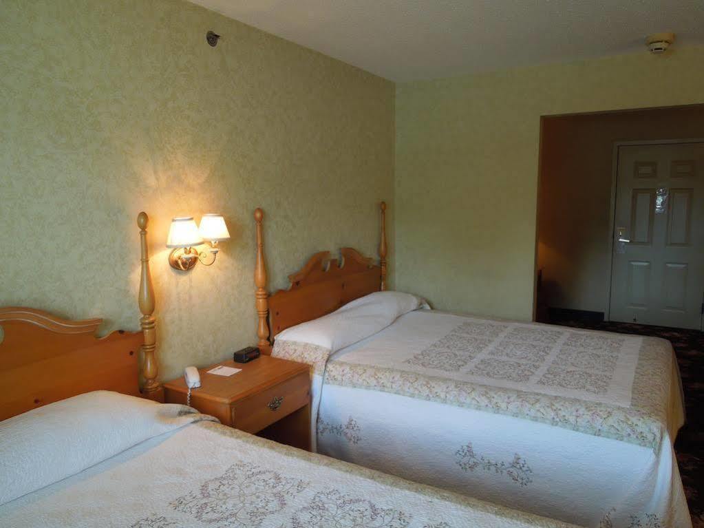 Ourguest Inn & Suites Downtown พอร์ตคลินตัน ภายนอก รูปภาพ